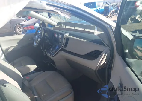 2016 Toyota Sienna Xle Premium 8 Passenger z USA, uszkodzony, nr VIN 5TDYK3DC0GS709764